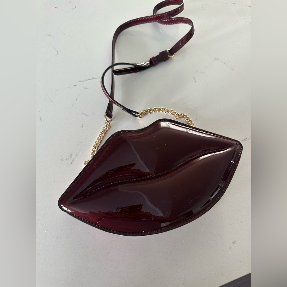 Lips shape crossbody bag